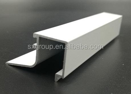 Sur la base des dessins des clients Extrusion de profilés d'aluminium pour produits pour fenêtres et portes