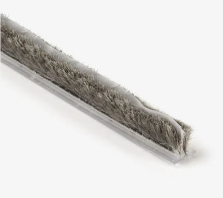 Fenêtre et porte en aluminium gris bande météorologique à l' épreuve de la poussière dans un style moderne simple