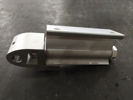 6063 Alliage d'aluminium Parties de profilés d'extrusion originaux personnalisés avec usinage CNC