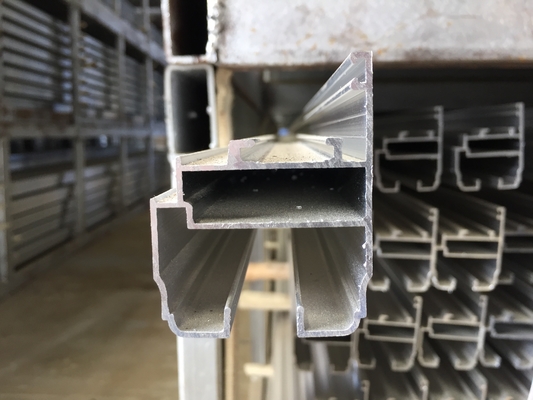 Profil d'aluminium enduit en poudre pour solutions personnalisées de fenêtres et de portes alliage 6082