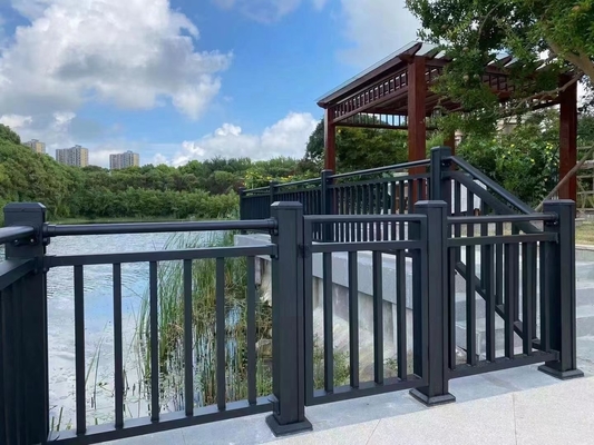 Balustrades en aluminium pour balcons extérieurs avec une tolérance de longueur de ± 1%