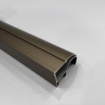 Profiles d'extrusion d'aluminium anodisé à oxydation de 15um pour fenêtre de porte en Amérique du Sud