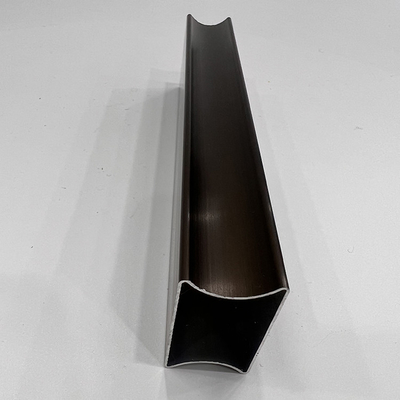 Profiles d'extrusion d'aluminium anodisé à oxydation de 15um pour fenêtre de porte en Amérique du Sud