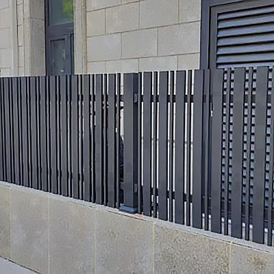 Panneaux de clôture en métal sur mesure pour l'extérieur Design moderne Profiles de clôture en aluminium DIY Tolérance ± 1%
