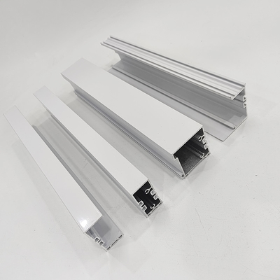 Tableau de travail de la ligne d'assemblage du profilé d'aluminium Extrusion industrielle Profilé d'aluminium utilisé