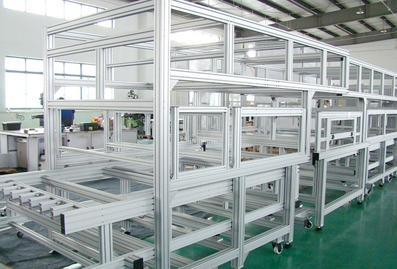 Tableau de travail de la ligne d'assemblage du profilé d'aluminium Extrusion industrielle Profilé d'aluminium utilisé