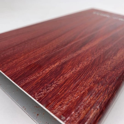 Épaisseur personnalisée 0,30 mm Profil en aluminium de transfert de grain de bois pour fenêtres et portes