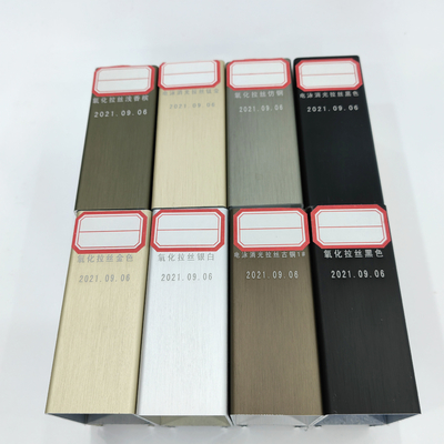 Profiles en aluminium pour les fenêtres de la série 20 et les portes de la série 25 en couleur champagne pour la Bolivie