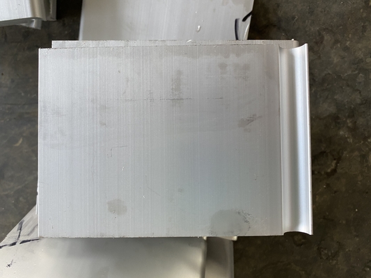 Extrusion industrielle du profilé d'aluminium fraisage couleurs personnalisées 6063-T5 cadre en aluminium
