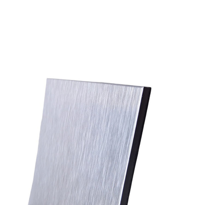 Couleurs personnalisées Panneau de toiture en aluminium à base de nid d'abeille Design personnalisé pour les produits