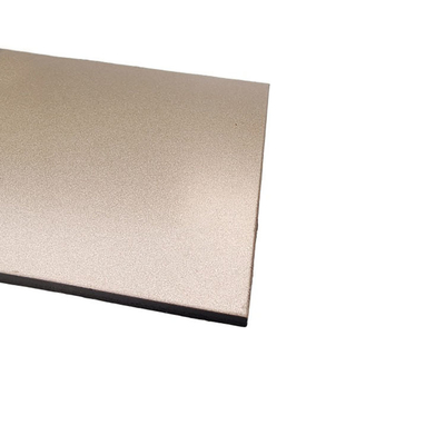 Couleurs personnalisées Panneau de toiture en aluminium à base de nid d'abeille Design personnalisé pour les produits