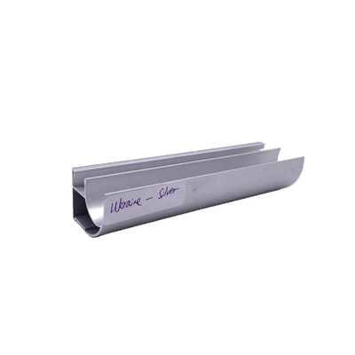Service de découpe de profilés de portes et de fenêtres extrudés en aluminium exportés en Ukraine