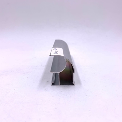Service de découpe de profilés de portes et de fenêtres extrudés en aluminium exportés en Ukraine