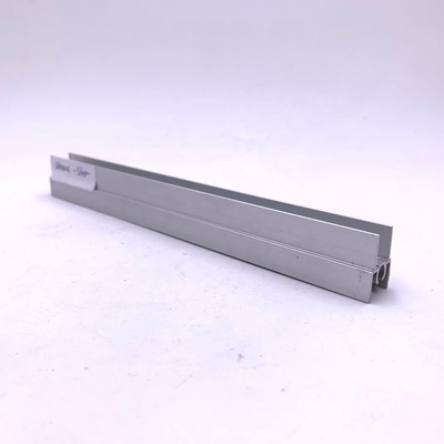 Service de découpe de profilés de portes et de fenêtres extrudés en aluminium exportés en Ukraine