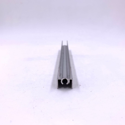 Service de découpe de profilés de portes et de fenêtres extrudés en aluminium exportés en Ukraine