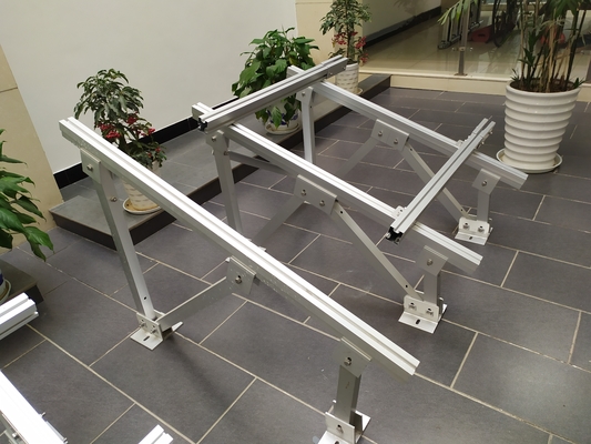 5.8-6.0M Profil d'extrusion en aluminium anodisant la longueur pour système de montage de panneaux solaires