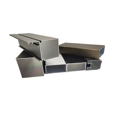Perçage, perçage, précision de coupe, extrusion d'aluminium pour rails en argent