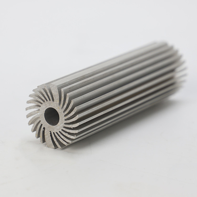 Profiles d'extrusion pour éviers à chaleur de radiateurs en aluminium avec fabrication de flexion carrée