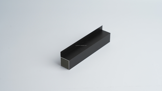 6063 Tolérance du profil de structure en alliage d'aluminium ± 1% Grain de bois de la série 6000 22-30 jours