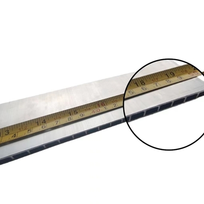 Panneaux plats extrudés en argent d'aluminium découlant pour les constructions de grande taille