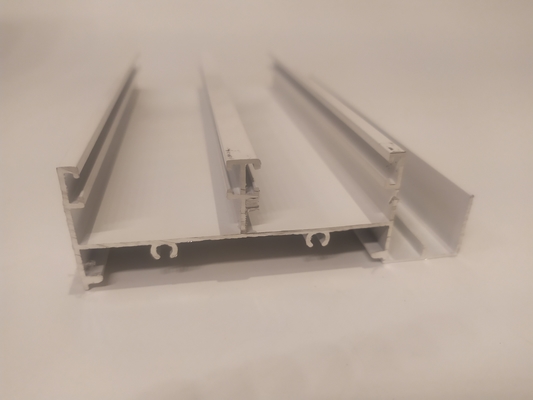 Profiles en aluminium d'extrusion de longueur personnalisée avec usinage en couleur blanche et noire
