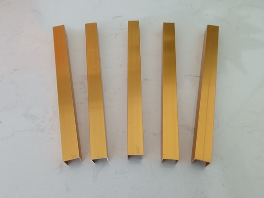 Polish Brush Powder Coating Gold Anodisation du bois Grain PVDF Construction de bâtiments Porte de fenêtre