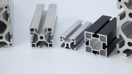 Profiles d'extrusion en aluminium anodisé argenté à haute tolérance pour outils de transport