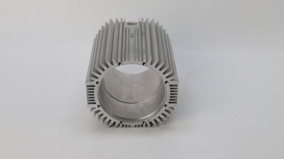 Profiles d'extrusion en aluminium anodisé en argent pour boîtiers de moteur de taille personnalisée
