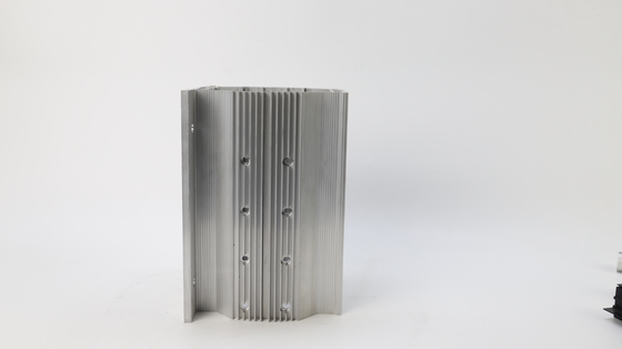 Profiles d'extrusion en aluminium anodisé en argent pour boîtiers de moteur de taille personnalisée
