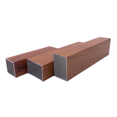 Processus de perçage en profondeur, perçage de précision, découpe CNC, fenêtre en aluminium à grains de bois