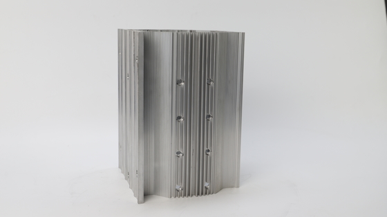 Profiles d'extrusion en aluminium anodisé en argent pour boîtiers de moteur de taille personnalisée
