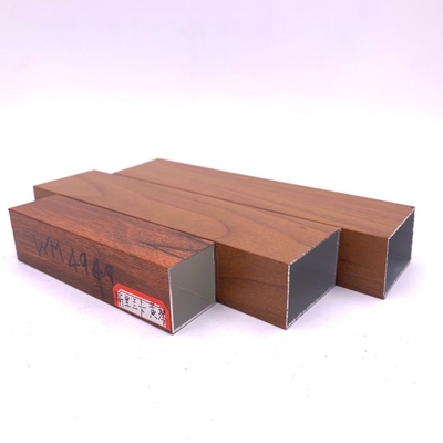 Processus de perçage en profondeur, perçage de précision, découpe CNC, fenêtre en aluminium à grains de bois
