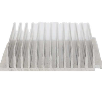 Profiles d'extrusion en aluminium anodisé en argent pour feuille de radiateur en aluminium de taille personnalisée