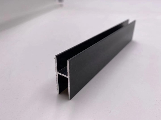 Service de soudage de profilés en aluminium mat anodisé noir pour le marché péruvien fourni