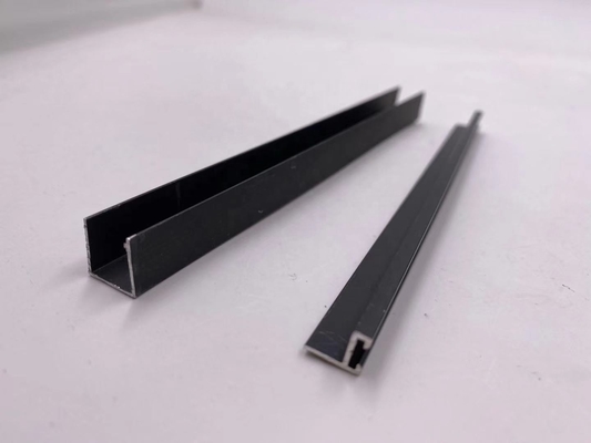 Service de soudage de profilés en aluminium mat anodisé noir pour le marché péruvien fourni