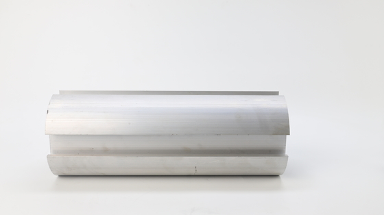 Tolérance ± 1% 6063-T5 Profil personnalisé Profiles d'extrusion en aluminium anodisé en argent Poteaux lumineux intelligents