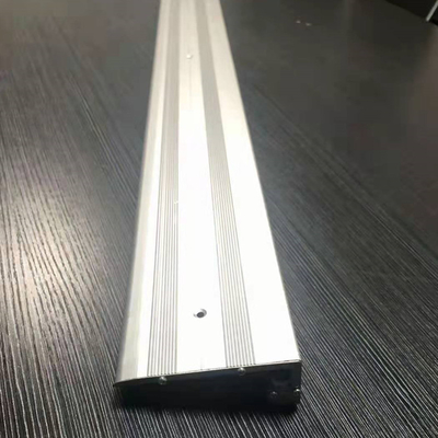 Sensor d'éclairage d'escalier lumière LED avec profilés d'extrusion en aluminium et est un matériau en alliage