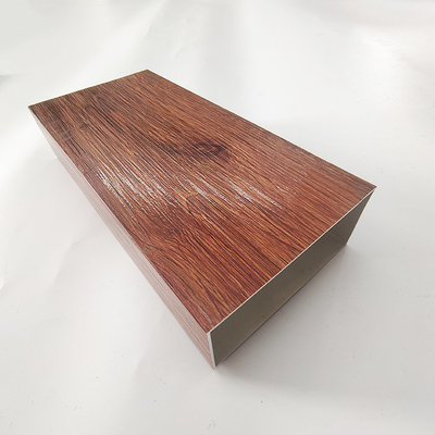5.8-6.0M Longueur Profiles d'extrusion en aluminium en grain de bois 3D pour fenêtres portes et plancher de pergola