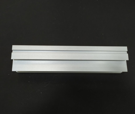 Style de conception traditionnel Ligne d'aluminium 25 Rail supérieur monolithique 2501 Rail inférieur 2502