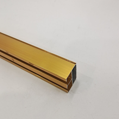Profil en aluminium pour fenêtre de porte adapté à la demande et aux spécifications du client