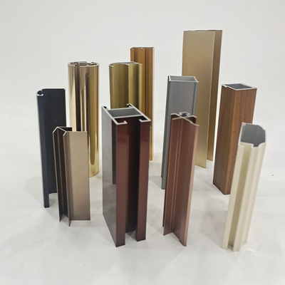 Profil en aluminium pour fenêtre de porte adapté à la demande et aux spécifications du client
