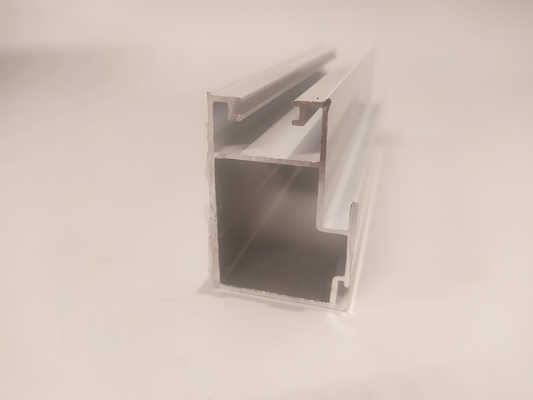 Service de coupe pour le profil de cloisons en aluminium au Mexique