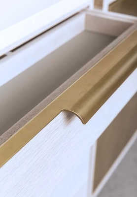 Profil en aluminium SHENGXIN pour portes de cuisine en verre profondément traitées et percées CNC