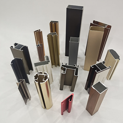 Extrusion d'aluminium par transfert de grains de bois pour les profilés de fenêtres en Amérique centrale et du Sud