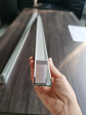 Profil de cadre en aluminium pour panneau solaire 5.8-6.0M Longueur Système de montage solaire Shengxin