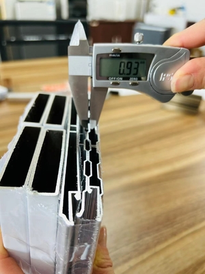 Plaque de profilé d'extrusion d'aluminium mince de température T3-T8 en 2023 pour les encapsulations de recouvrements