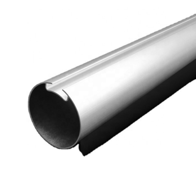 Porte-fenêtre en aluminium à l'ombre à rouleaux avec bande de rideau en aluminium
