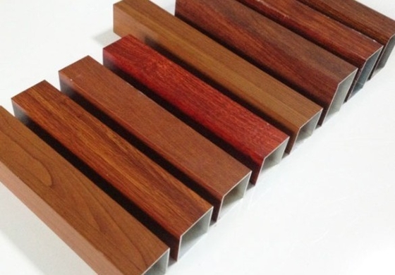 Profiles en aluminium de couleur bois pour clôtures en alliage ou non en alliage de qualité 6000 série