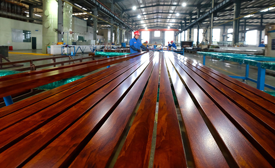 Profiles en aluminium de couleur bois pour clôtures en alliage ou non en alliage de qualité 6000 série