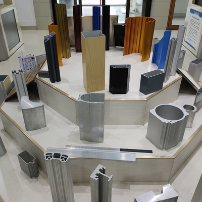 Profiles en aluminium personnalisés pour la découpe de précision et le traitement CNC de l'éclairage à bande LED